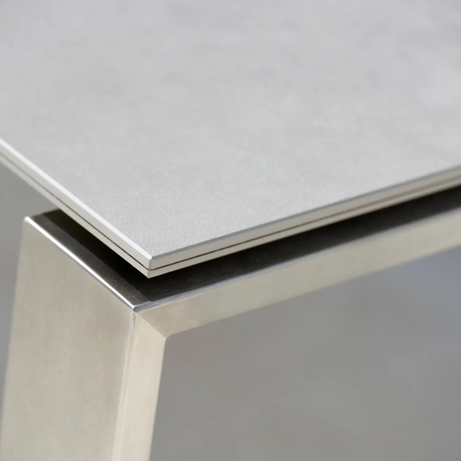 EDGE Extendable Outdoor Table - Stainless Steel & Ceramic - Image 5