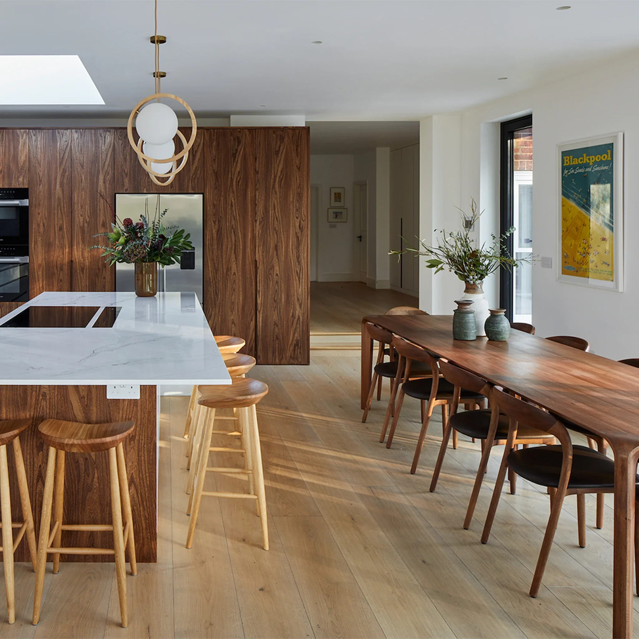 FLOW Dining Table - Image 5