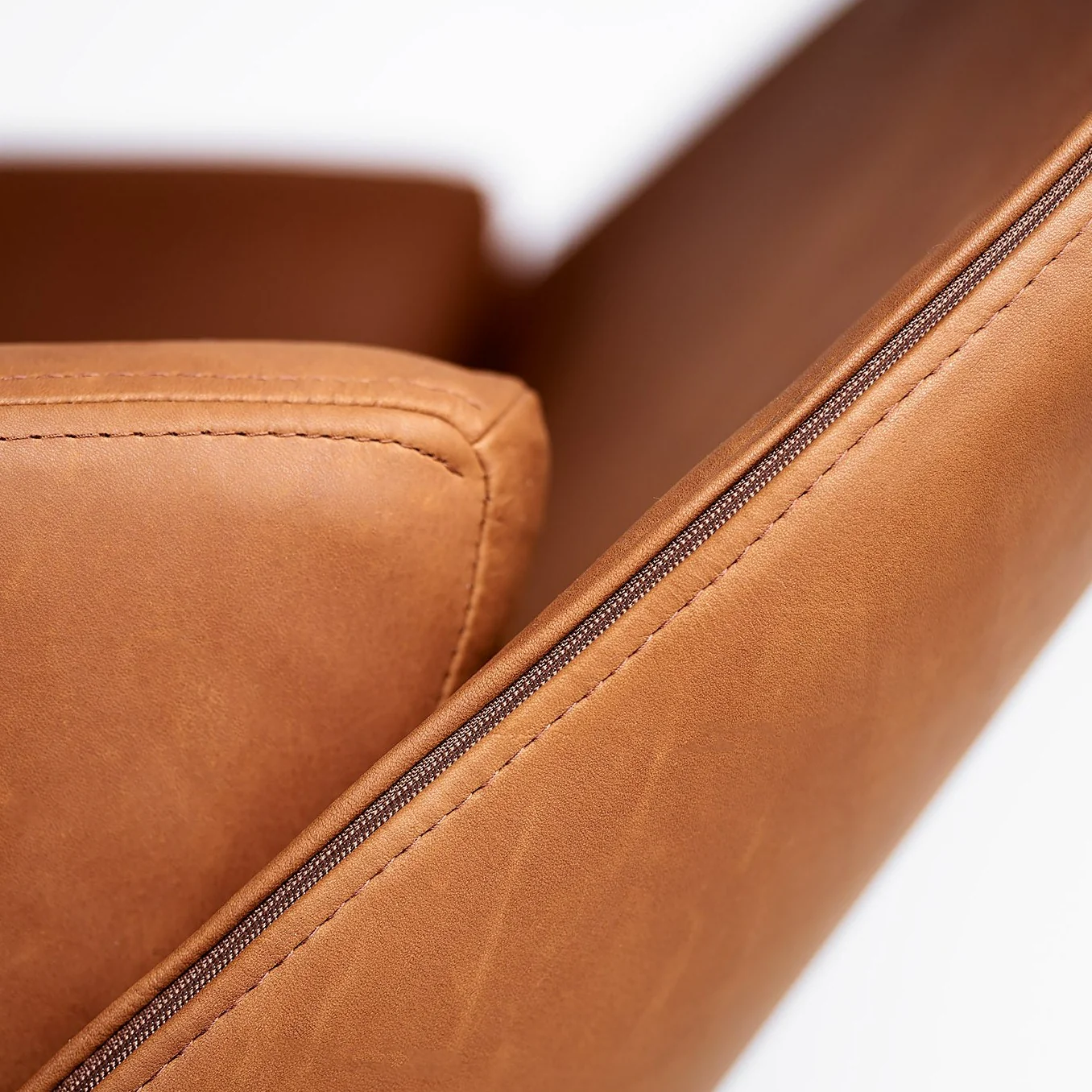 ISA RELAX Chair and Footstool - Image 4