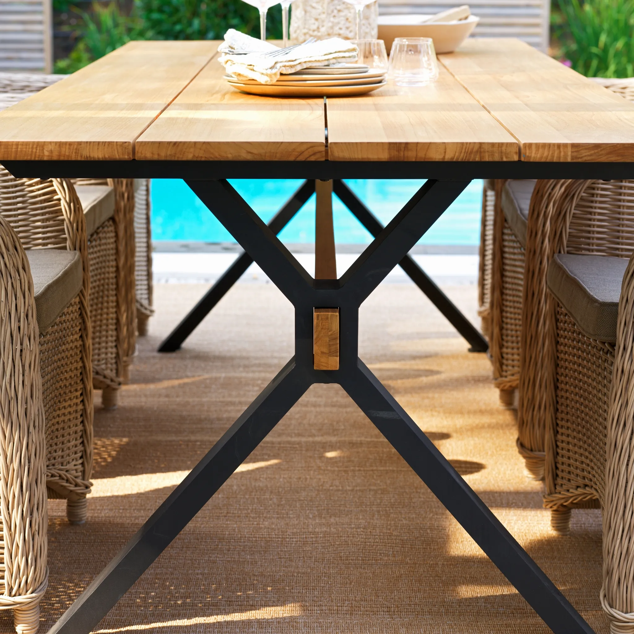 MARK Outdoor Dining Table - Image 5