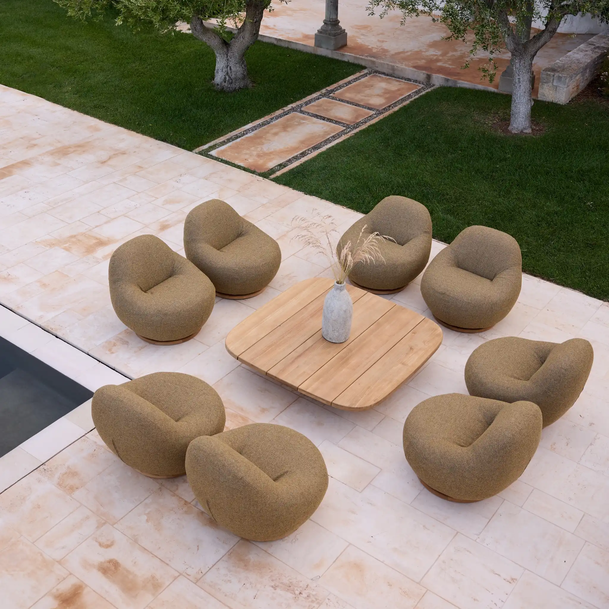 MELLOW Outdoor Coffee Table - Image 4