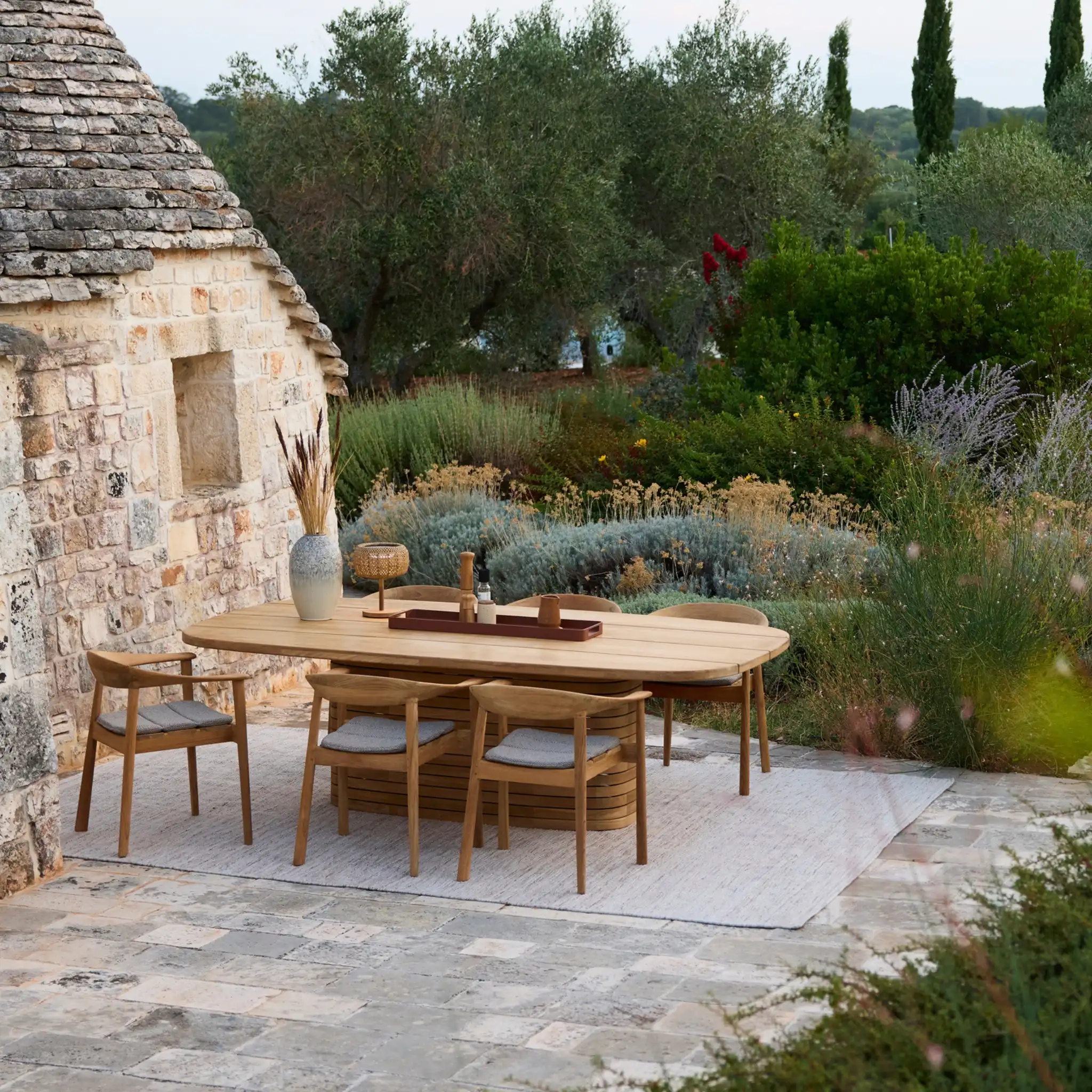 MELLOW Outdoor Oval Dining Table - Image 3