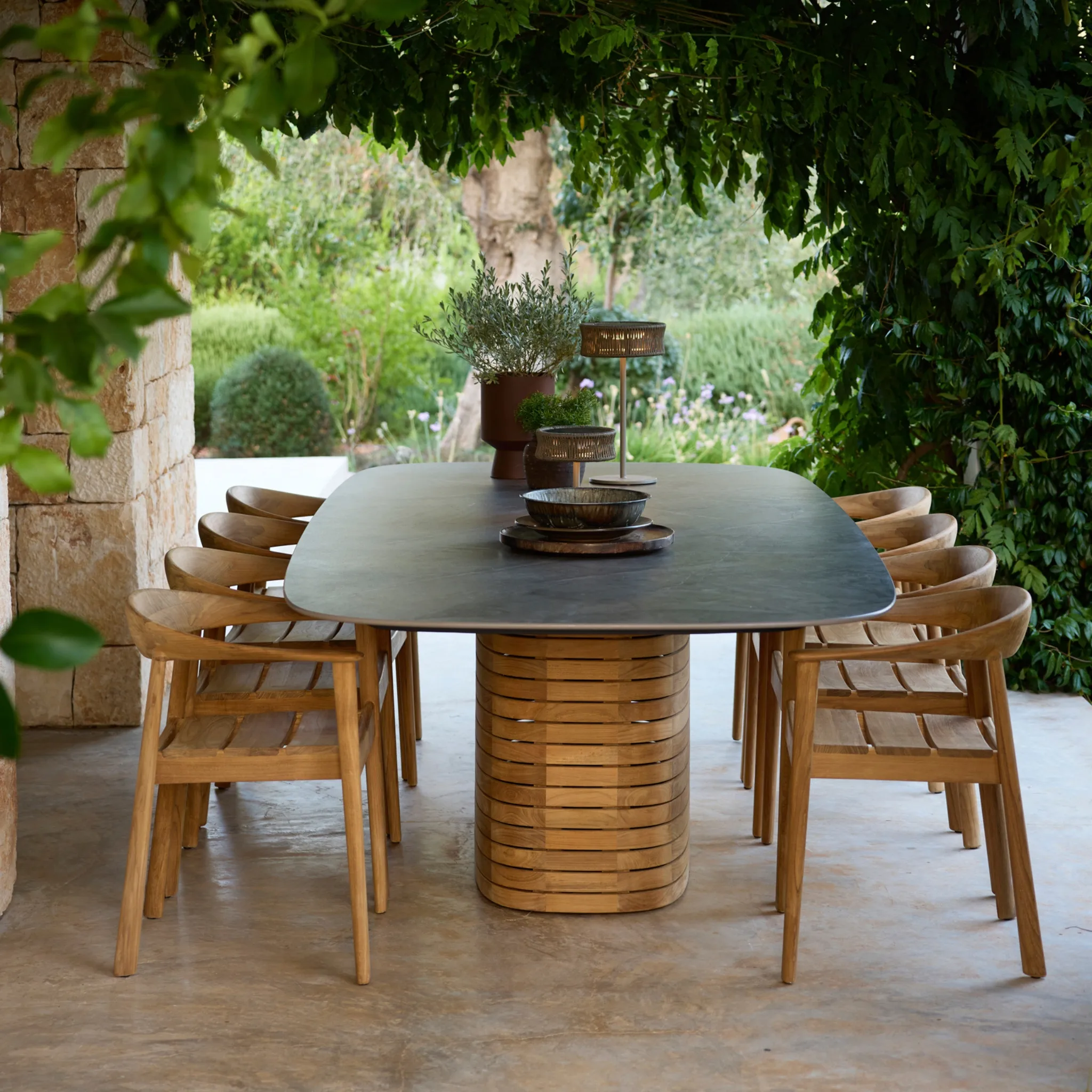 MELLOW Outdoor Oval Dining Table - Image 8