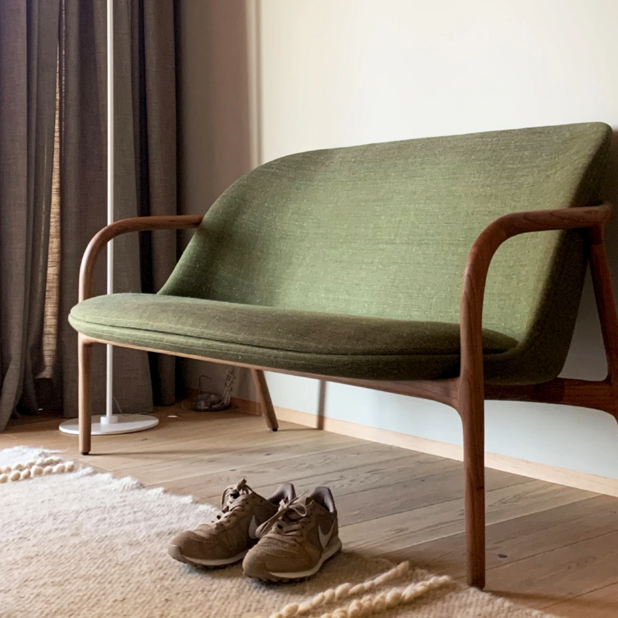 NEVA TRIMMED Sofa - Image 5