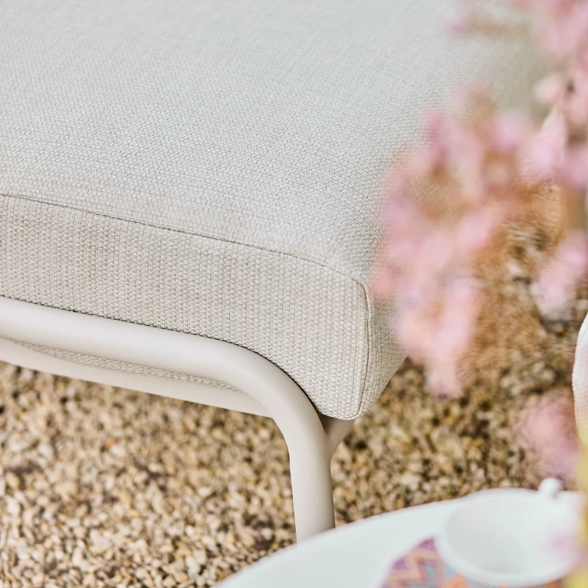 TOSCA Outdoor Lounge Chair with Footrest - Image 4