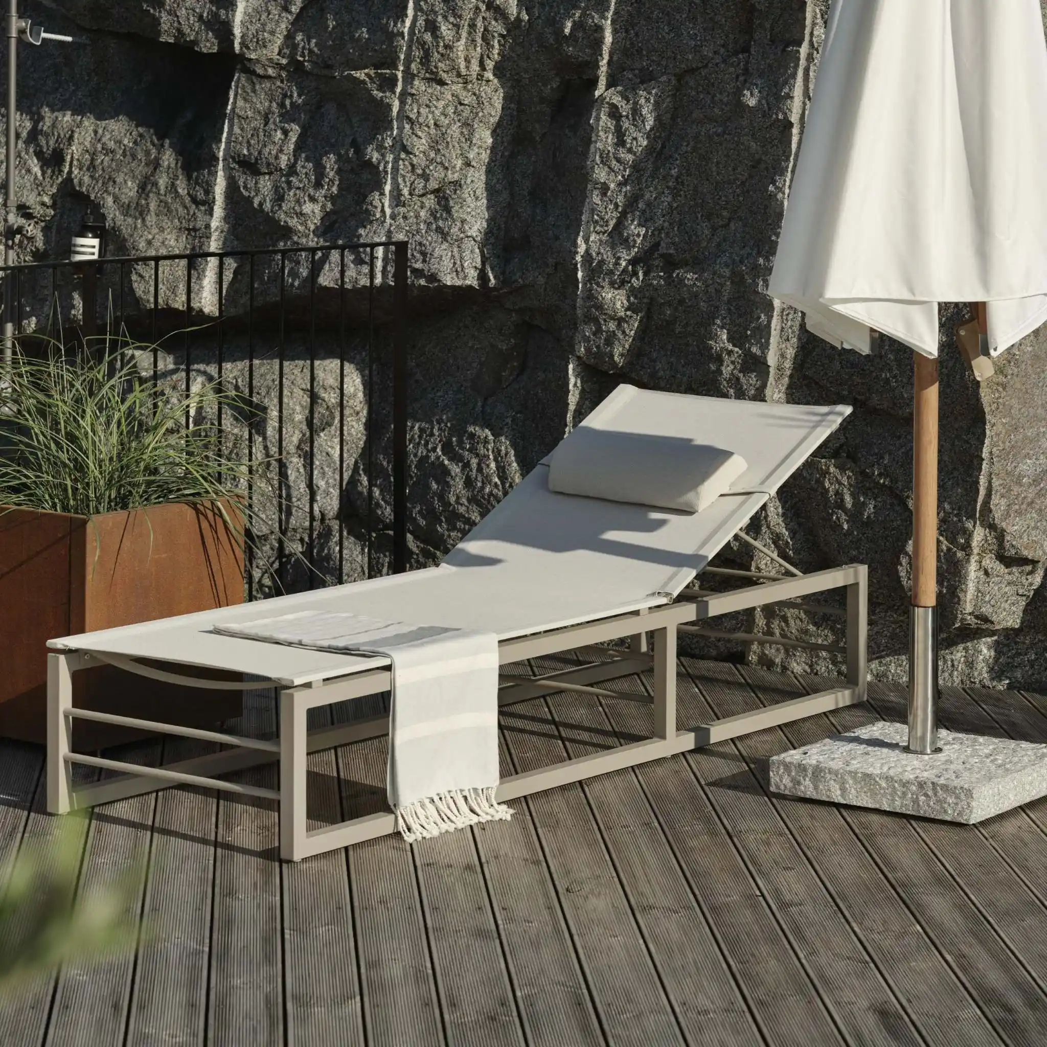 VEVI Sun Lounger - Image 3
